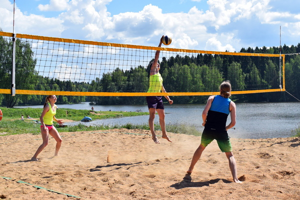 Пляжный волейбол в парке отдыха НовоАлександрово